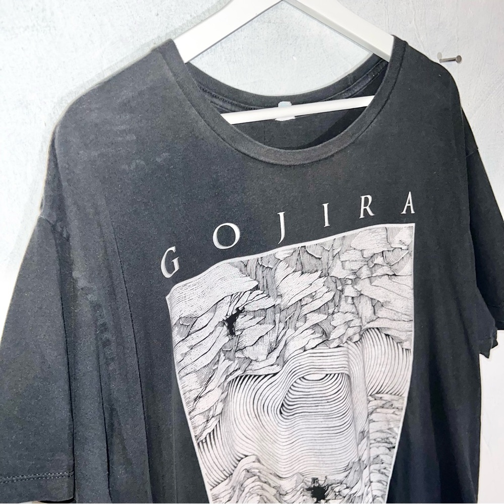 26x30 GOJIRA Art T-Shirt XXL